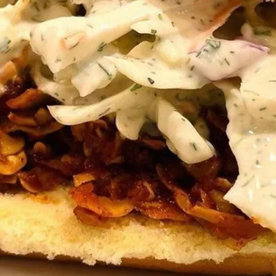 Pulled Smoked Sandwiches & Creamy Coleslaw